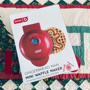 Dash NWT 4 inch Red Gingerbread Man Holiday Christmas Kids Mini Waffle Maker